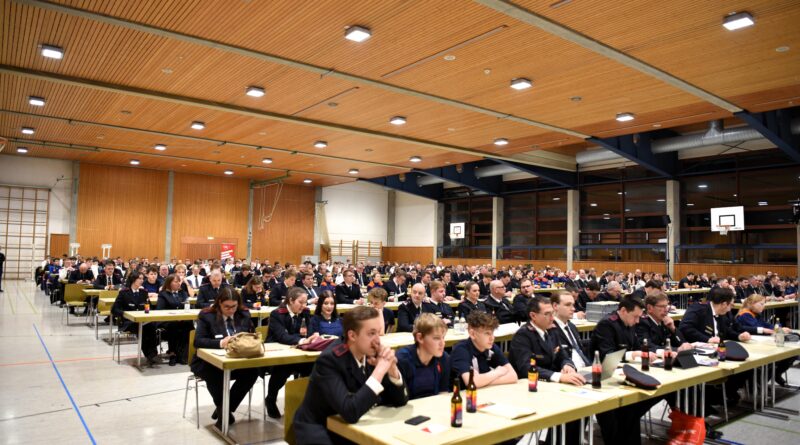 Dienstversammlung der Jugendfeuerwehr im Landkreis Karlsruhe in Unteröwisheim (Kraichtal) Dienstversammlung der Jugendfeuerwehr im Landkreis Karlsruhe in Unteröwisheim (Kraichtal)